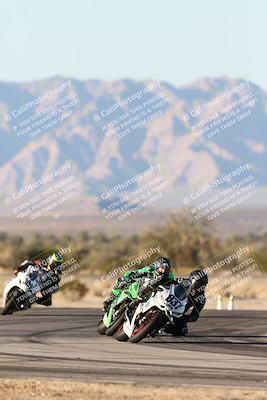 media/Dec-07-2025-CVMA (Sun) [[3e7d2de5dc]]/Race 18-Formula Twins-Formula 40 UL/